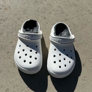Crocs white with winter gray fuzzy insides M5/W7
